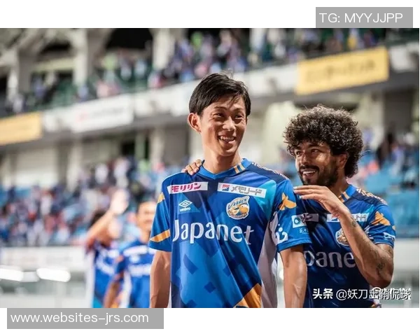 新泻天鹅与长崎航海的激烈对决展现足球魅力与团队精神